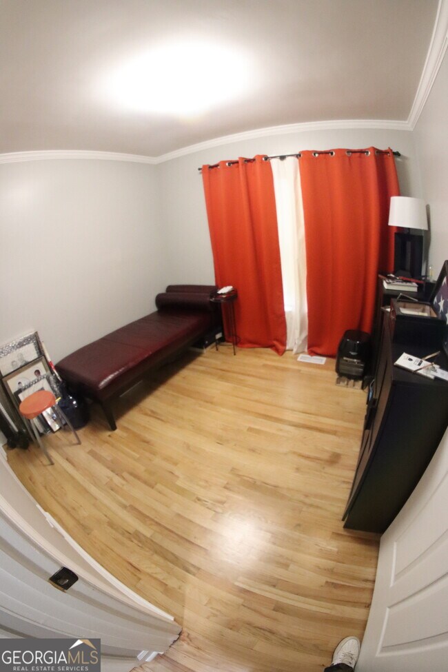 Building Photo - 518 North Ave