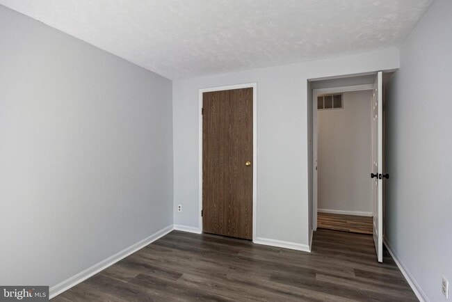 Building Photo - 2504 Greenwood Dr