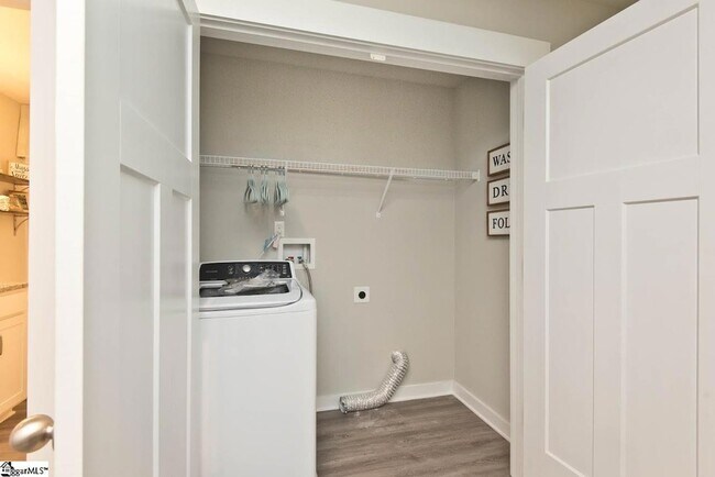 Building Photo - 100 Evergrace Wy