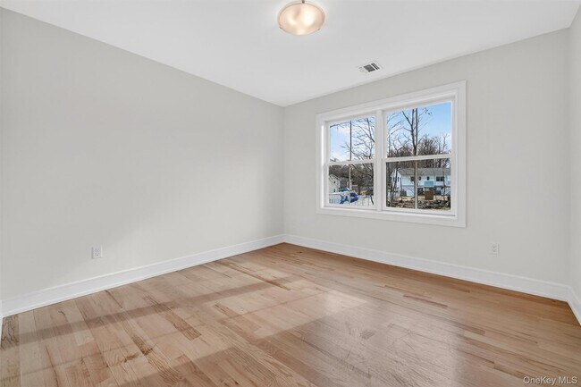 Building Photo - 2216 Crompond Rd