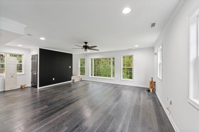 Building Photo - Charming 4 bedroom 3 bathroomSingle-Family Home for Rent! Discover your dream home with this stun...