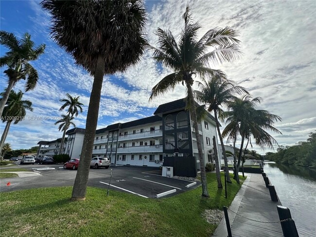 Building Photo - 1400 NE 56th St