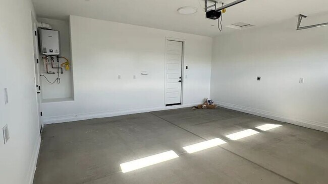 Building Photo - Beautiful Vistancia Home