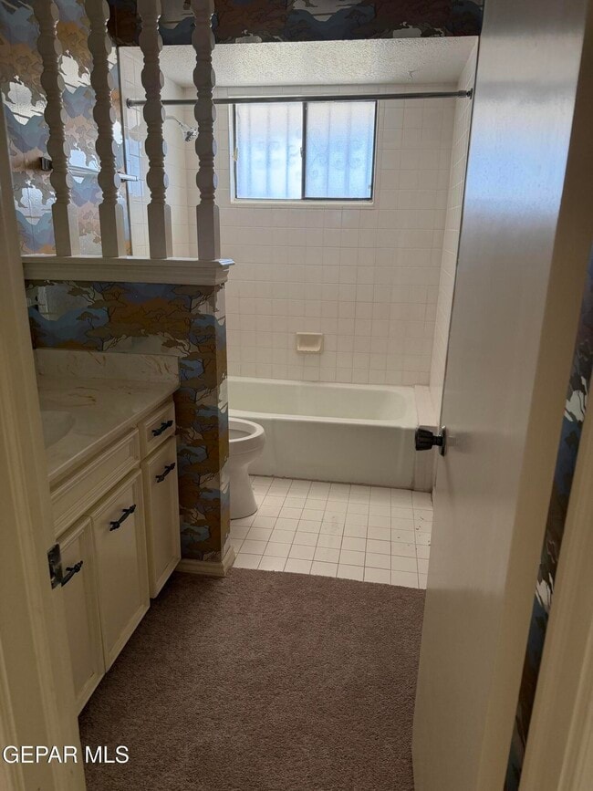 Building Photo - 320 Thunderbird Dr