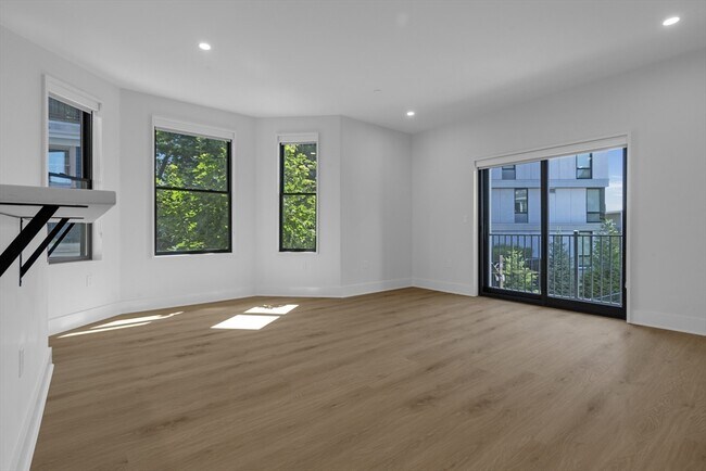 Building Photo - 69 Bailey St