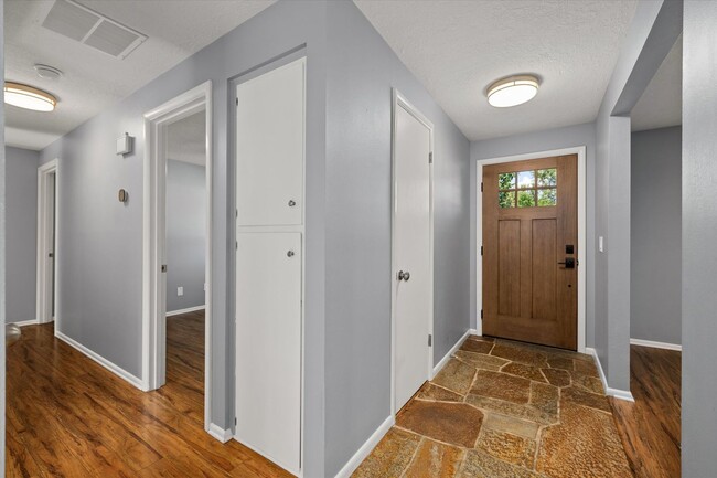 Building Photo - 3 Bed + Bonus in West Boise!