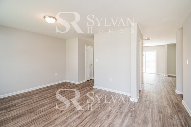 Building Photo - A must see 4-bedroom, 2.5 bath home in Oak Pointe.