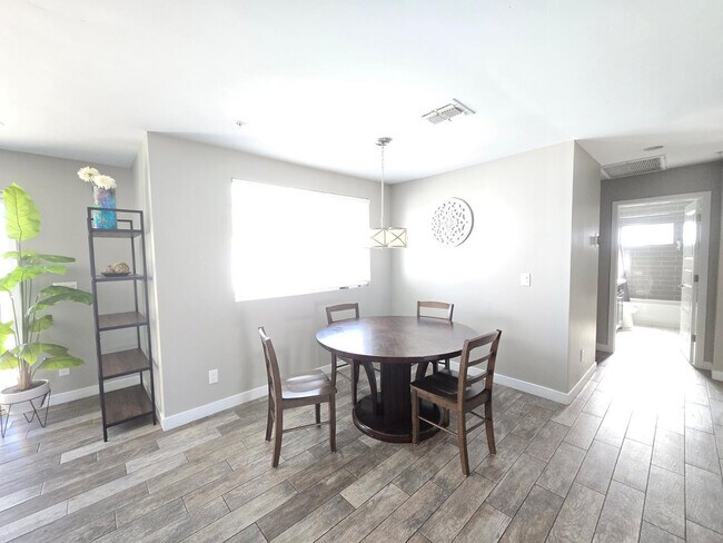 Building Photo - 7635 E Verde Ln