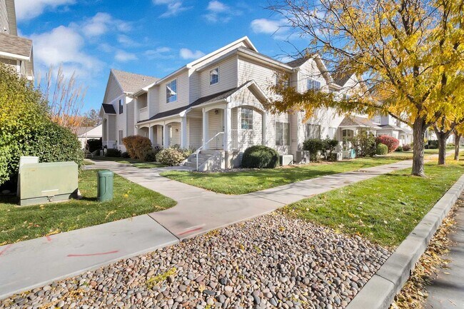 Building Photo - Modern 2-Bedroom, 2-Bath Condo in Grand Junction