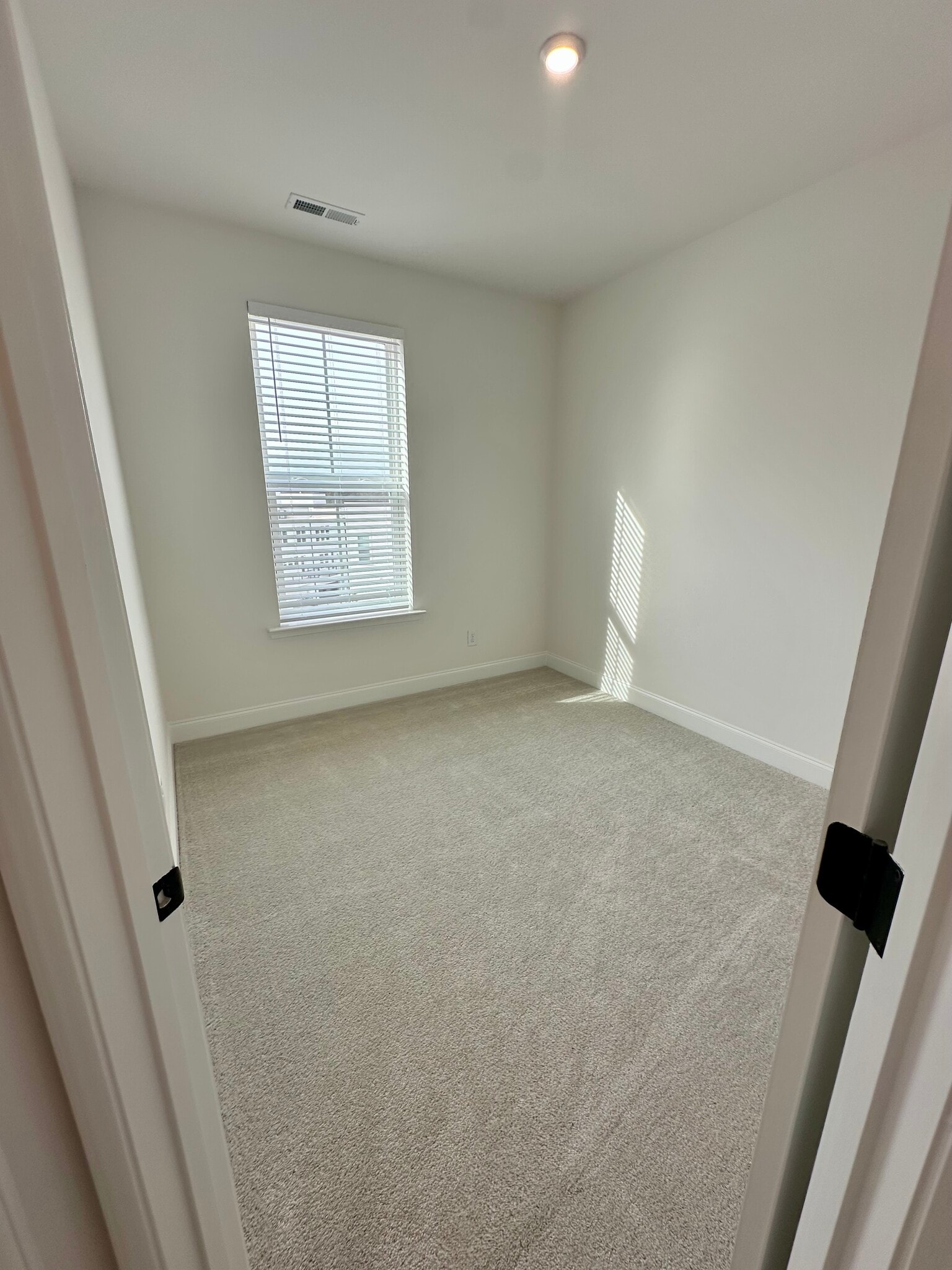 Bedroom 3rd floor - 3232 Drift St