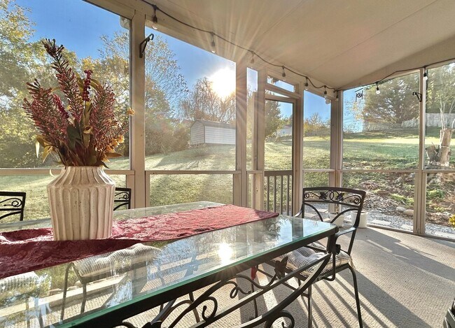 Building Photo - Beautiful 3 bedroom-plus bonus room-2 bath for rent!