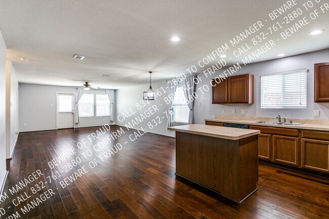 Building Photo - 1128 Foxglove Ln
