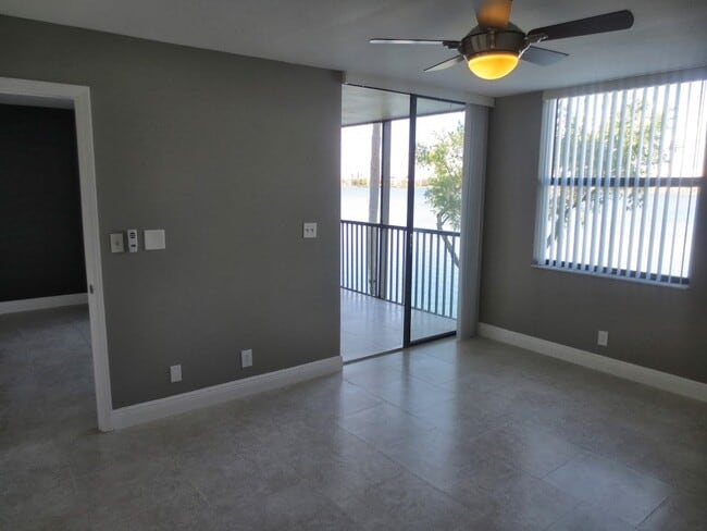 Building Photo - 118 Lake Emerald Dr