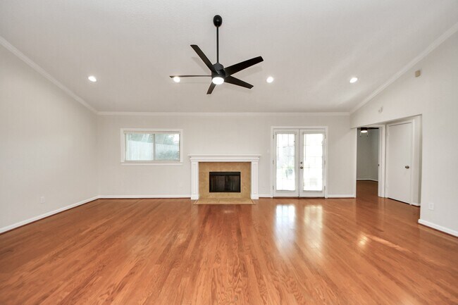 Building Photo - 2506 Lively Ln