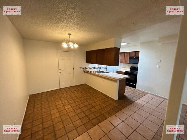 Building Photo - Tucson Blvd & Irvington Rd area - 4 Bedroo...