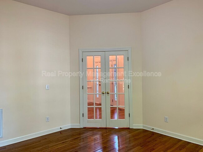 Building Photo - 411 Hogan Woods Cir