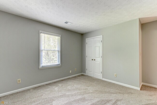 Building Photo - 180 Fairfield Cir