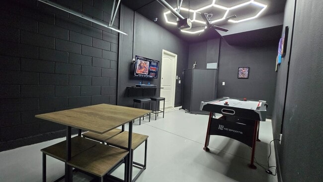 Building Photo - 5100 Adelaide Dr