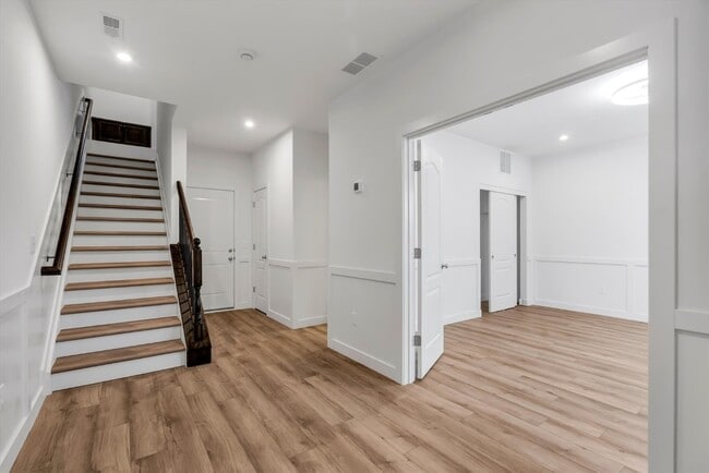 Building Photo - 304 Indigo Ct