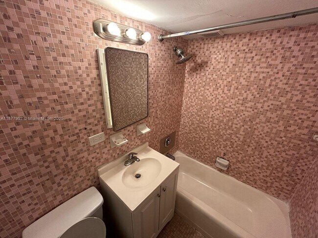 Building Photo - 7545 E Treasure Dr