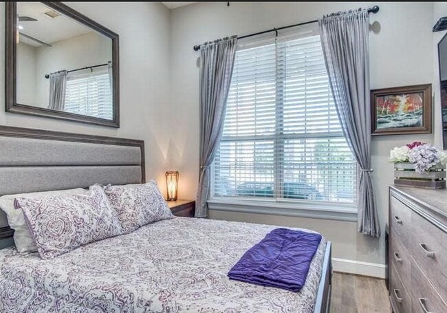 Building Photo - 5015 Meridian-1315