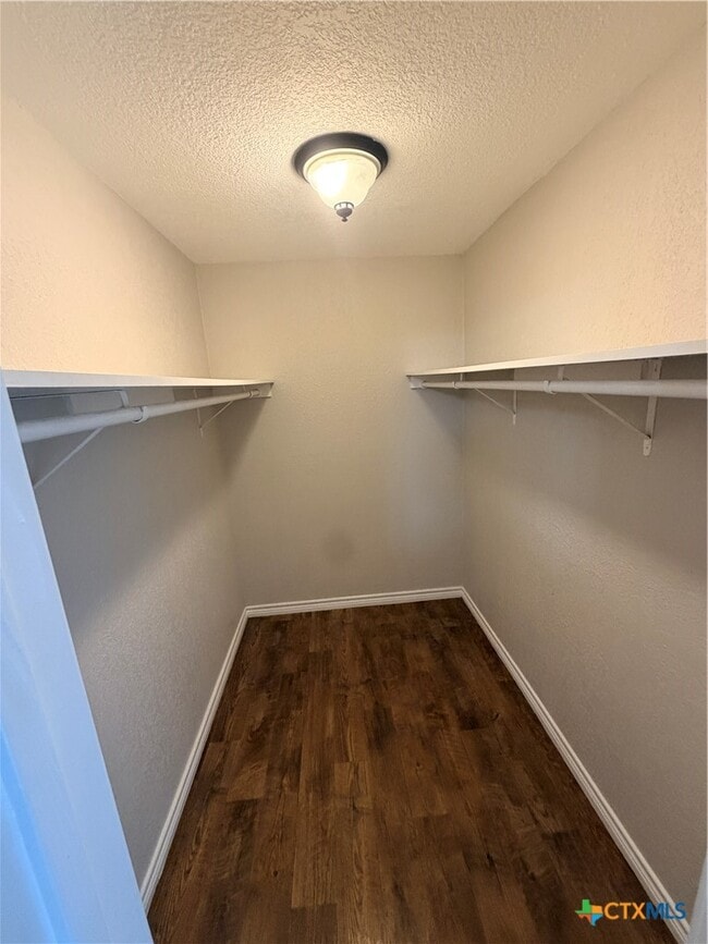 Building Photo - 208 Uhland Rd