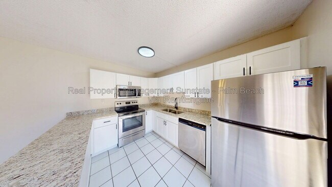 Building Photo - 1118 11th Ct