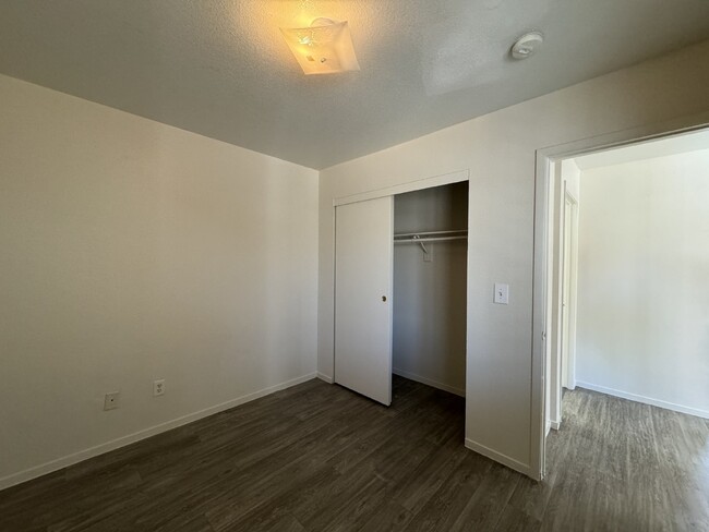 Building Photo - Move-in Ready 2-Bed, 2-Bath Townhouse in D...