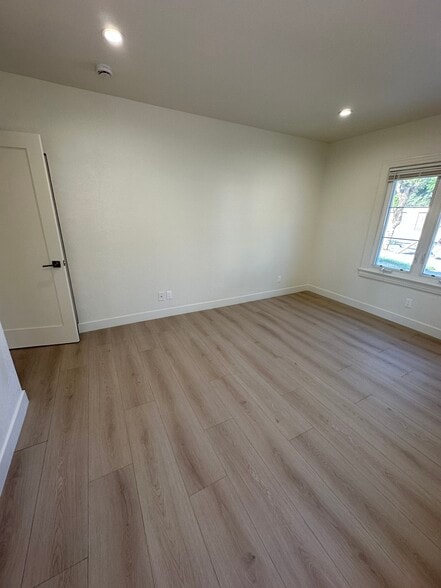 Building Photo - 217 Sinclair Ave