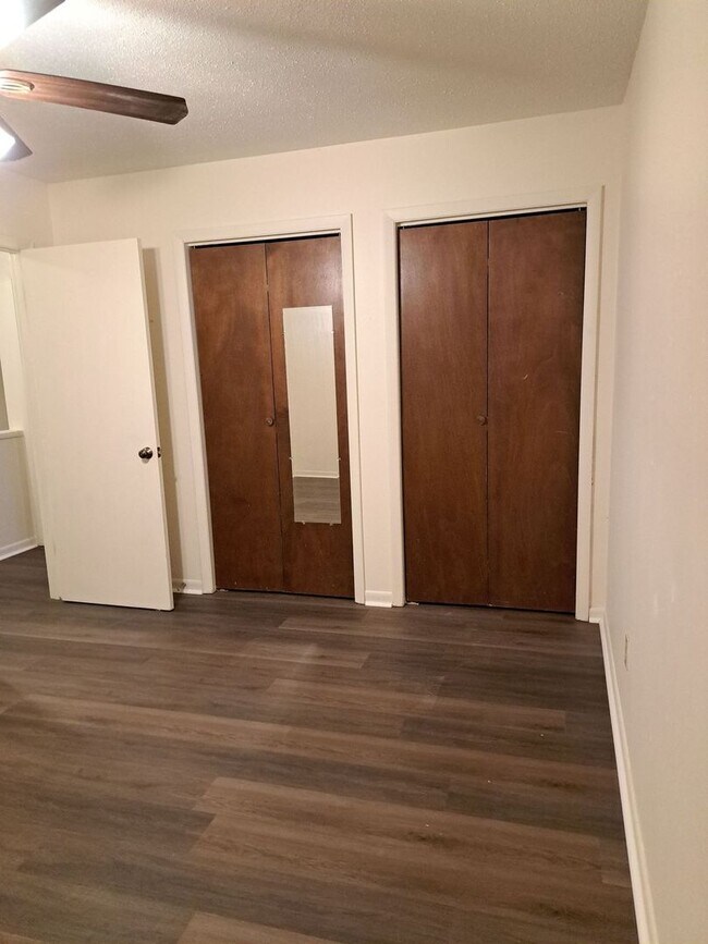 Building Photo - 1514 Kraft Ave