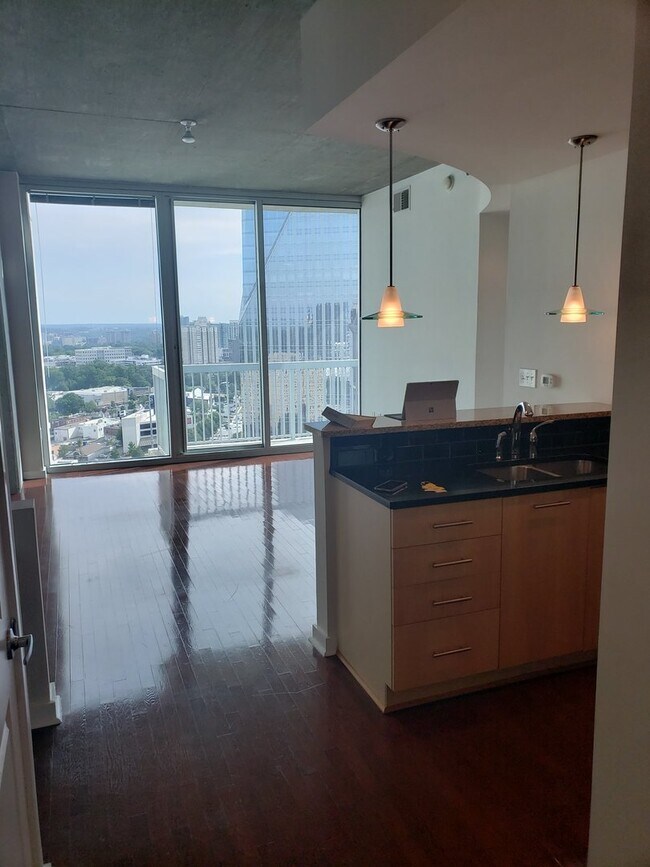 Building Photo - High-rise Luxury 1 Bedroom Buckhead Condo,...