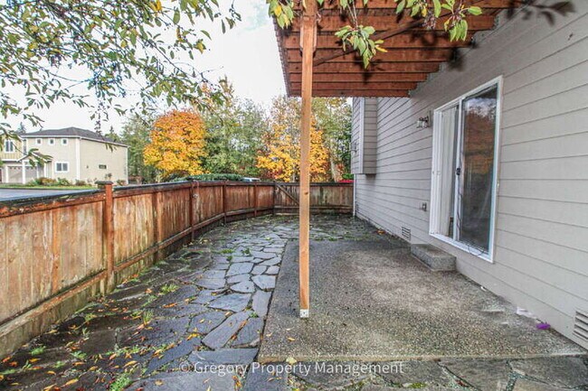 Building Photo - 14622 4th Ave W