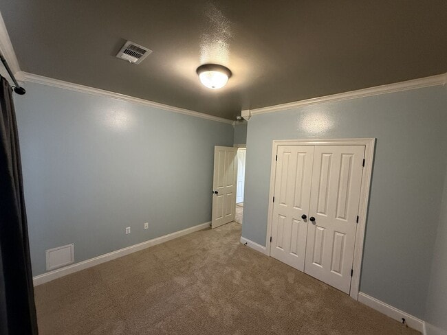 Building Photo - Charming 3 Bedroom Home in Willowbrook Sub...