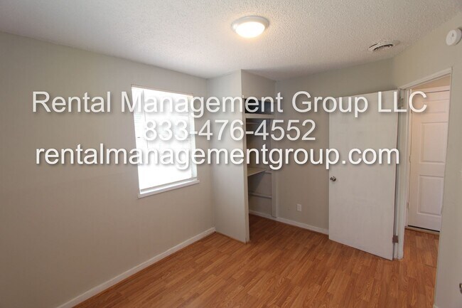 Building Photo - Corner lot with Great Curb Appeal!!