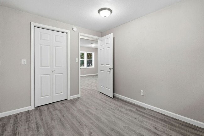 Building Photo - 313 Novak St