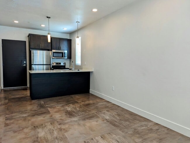 Building Photo - Contemporary one bedroom one bath in Salt ...