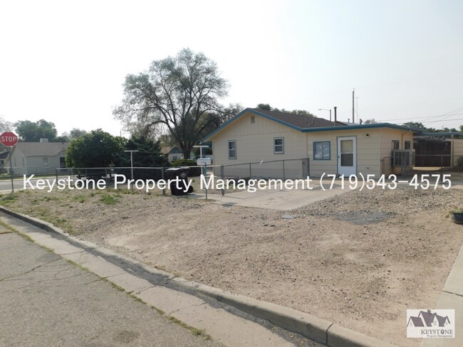 Building Photo - 819 Troy Ave