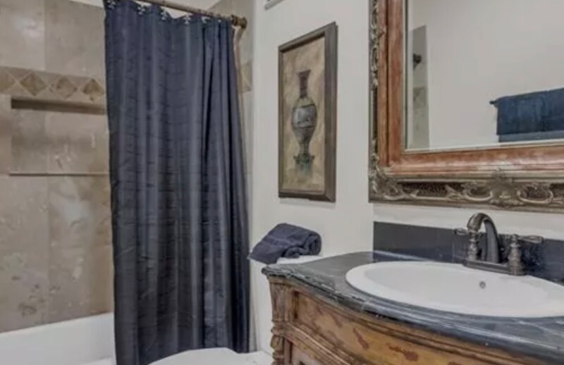 Building Photo - 908 Woodcliff Dr