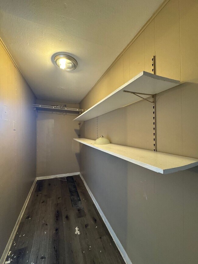 Building Photo - Updated 2-Bed, 2-Bath Duplex
