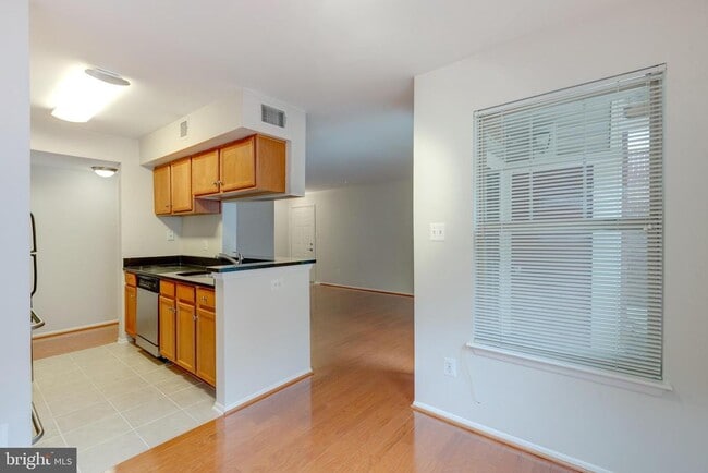 Building Photo - 1727 Ascot Way