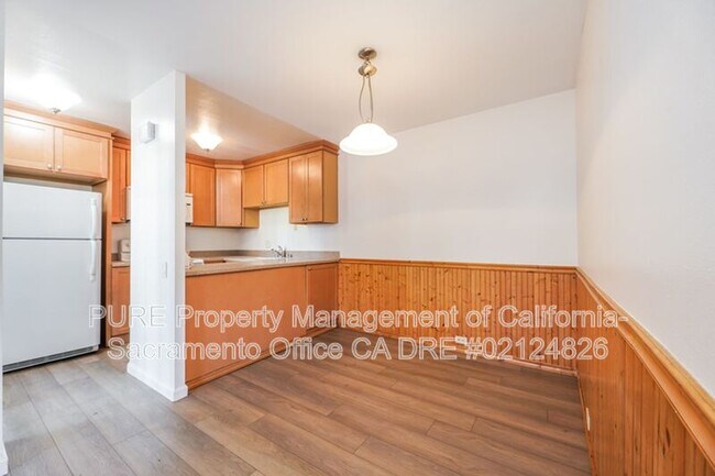 Building Photo - 2229 Woodside Ln