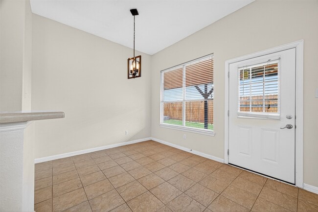 Building Photo - 23914 Glengate Dr