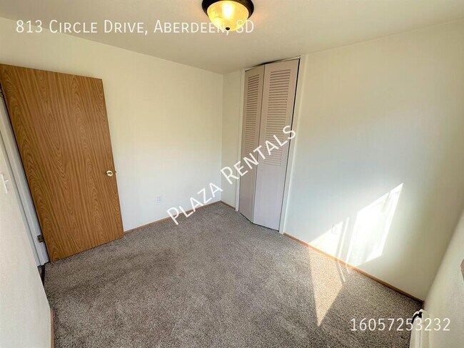 Building Photo - 2120 3rd Ave SE