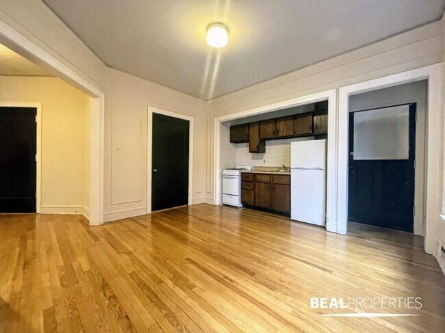 Building Photo - 1 bedroom in EVANSTON IL 60202