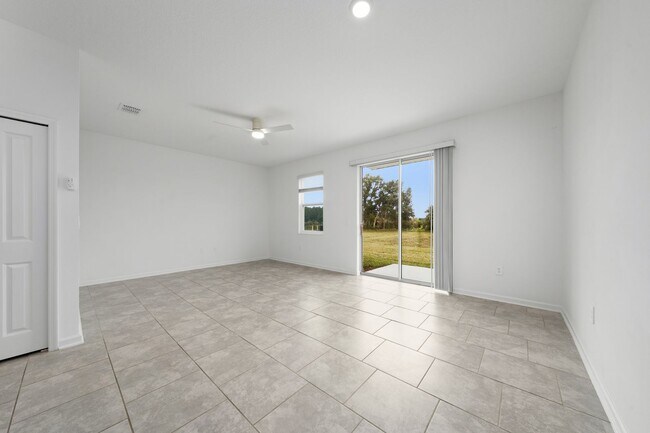 Building Photo - 3295 Laurent Lp