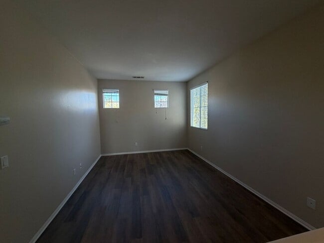 Building Photo - 40184 Annapolis Dr