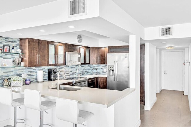 Building Photo - 525 N Ocean Blvd