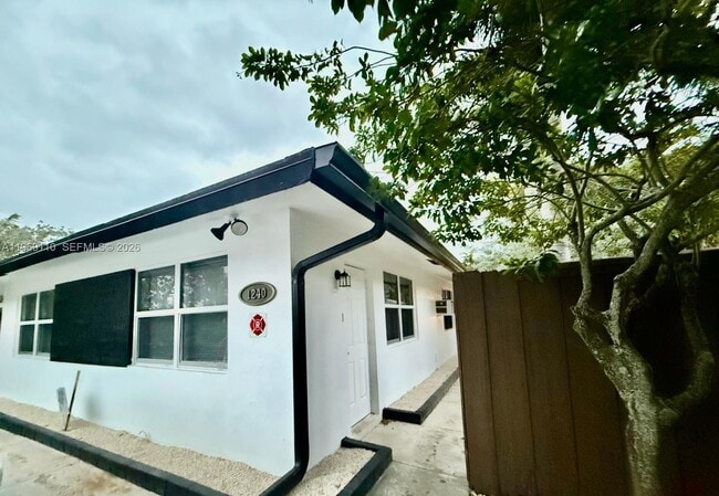 Building Photo - 1240 NE 12th Ave