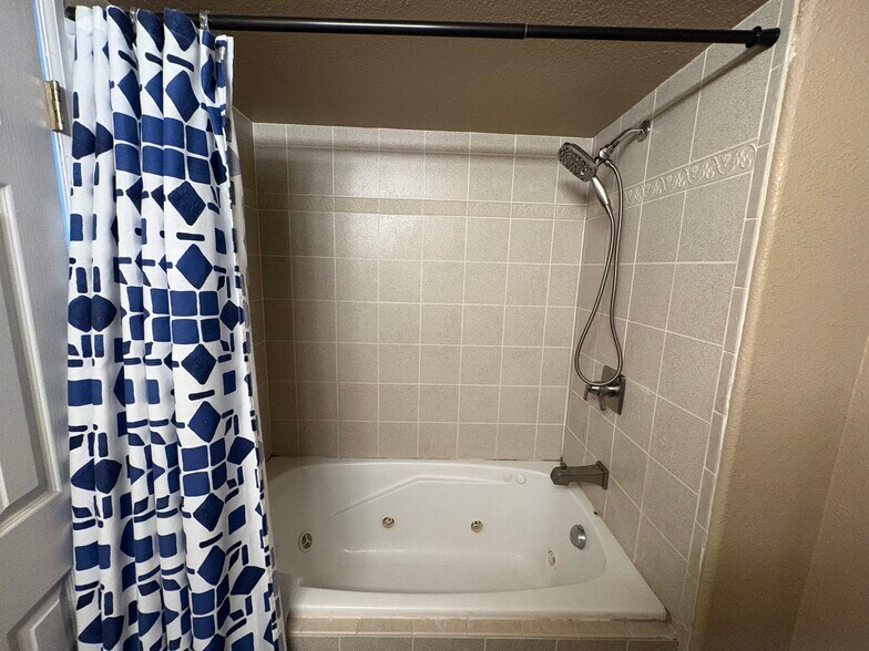 Building Photo - 3920 Anvil Dr