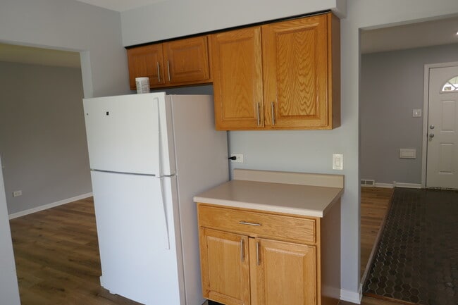 Building Photo - 22750 Valley Dr